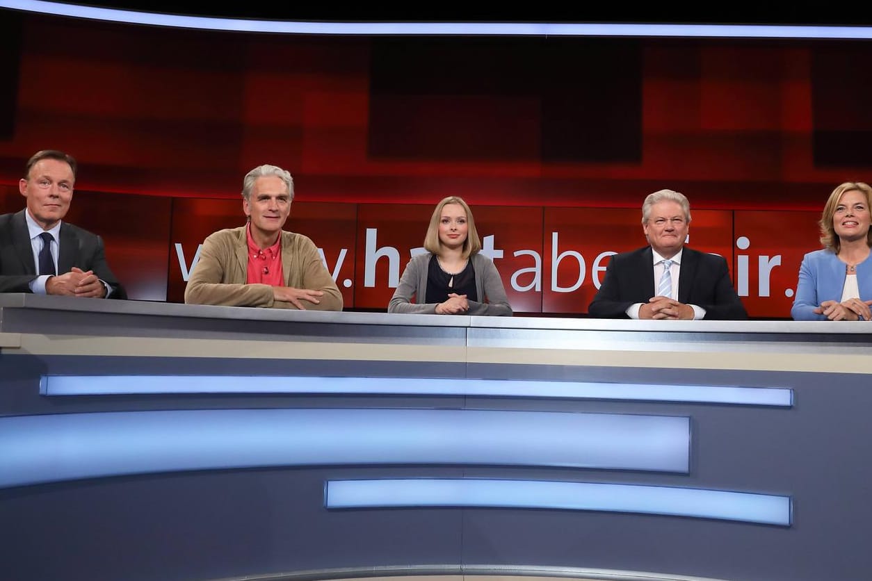 Die Runde bei "hart aber fair" am Montagabend: v.l. Thomas Oppermann (SPD), Schauspieler Walter Sittler, YouTuberin Lisa Sophie, Ex-BR-Chefredakteur Sigmund Gottlieb und Julia Klöckner (CDU).