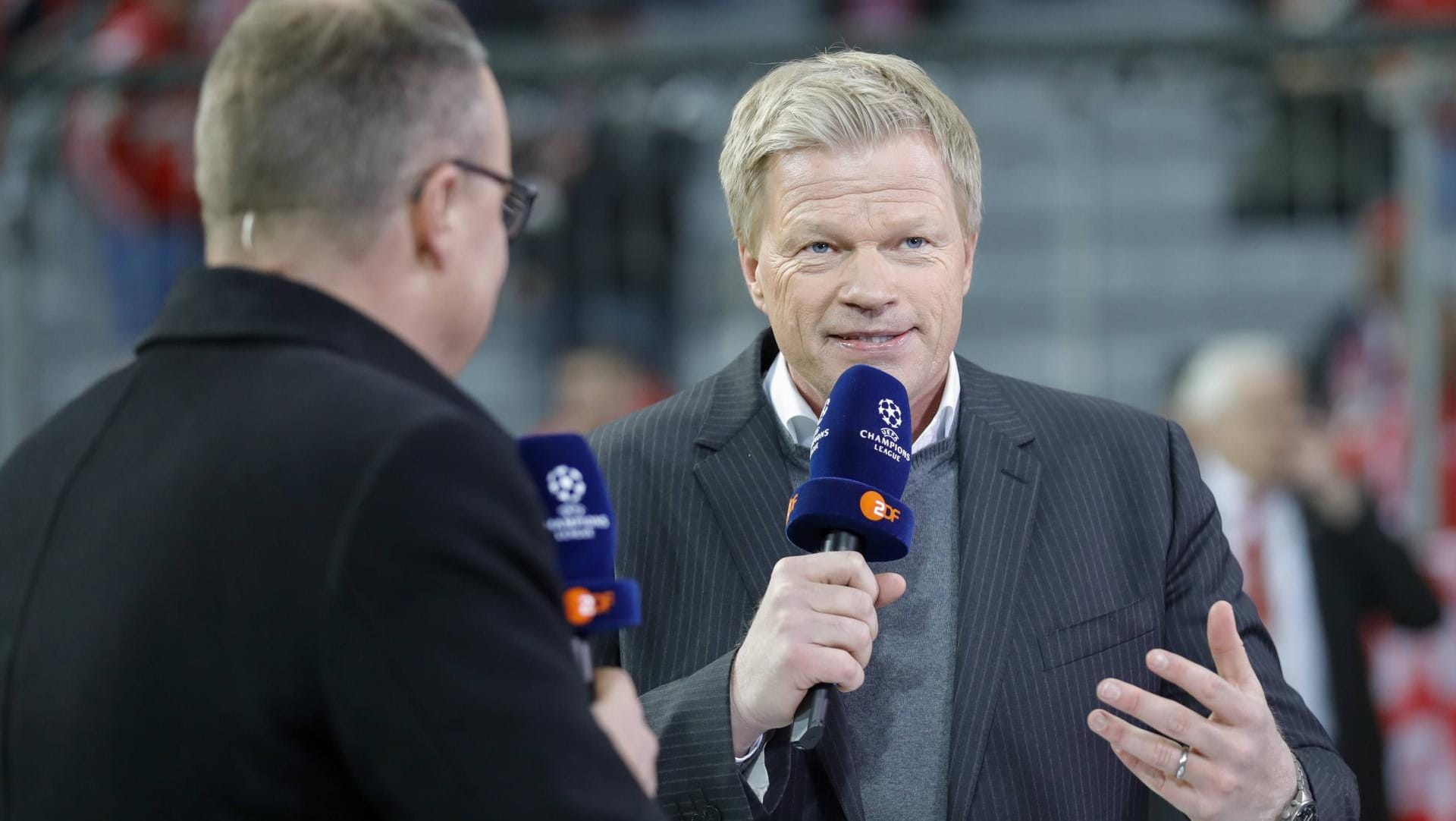 Oliver Kahn (r.) und Moderator Oliver Welke moderieren die WM-Übertragungen 2018 aus dem Studio in Baden-Baden.