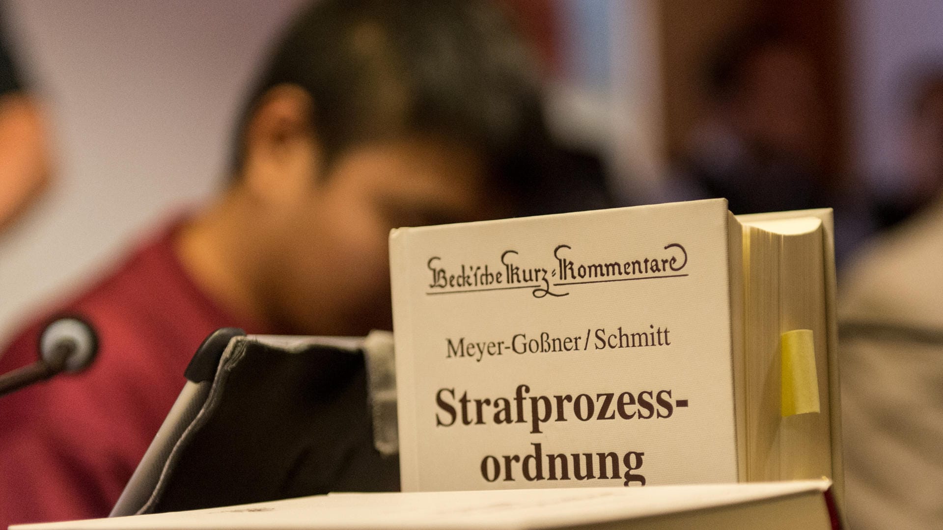 Der Angeklagte Hussein K. ist wegen Mordes an einer Studentin angeklagt. Der Angeklagte Hussein K. ist wegen Mordes an einer Studentin angeklagt.
