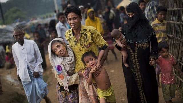 Mindestens 123 000 Rohingyas sind zuletzt in gut einer Woche nach Bangladesch geflohen. Mindestens 123 000 Rohingyas sind zuletzt in gut einer Woche nach Bangladesch geflohen.