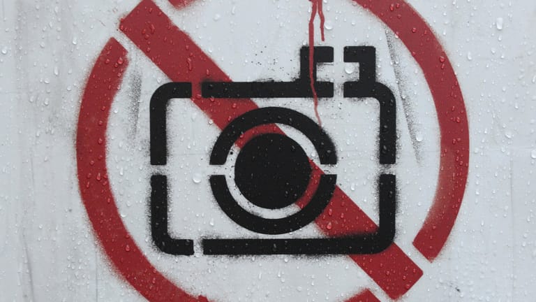 Verbote im Ausland: Wenn im Ausland das Fotografieren verboten wird, sollten Reisende das besser ernst nehmen. In vielen Ländern drohen sonst hohe Strafen.