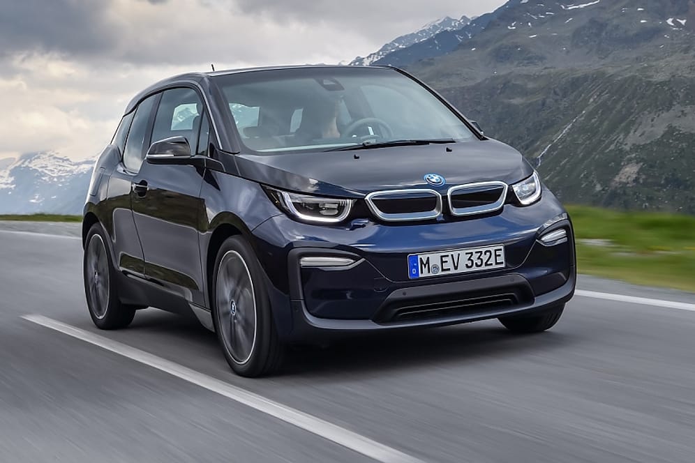 BMW setzt nach Tesla die meisten Elektroautos ab, präsentiert auf der IAA aber nur den dünn überarbeiteten i3 / i3S.