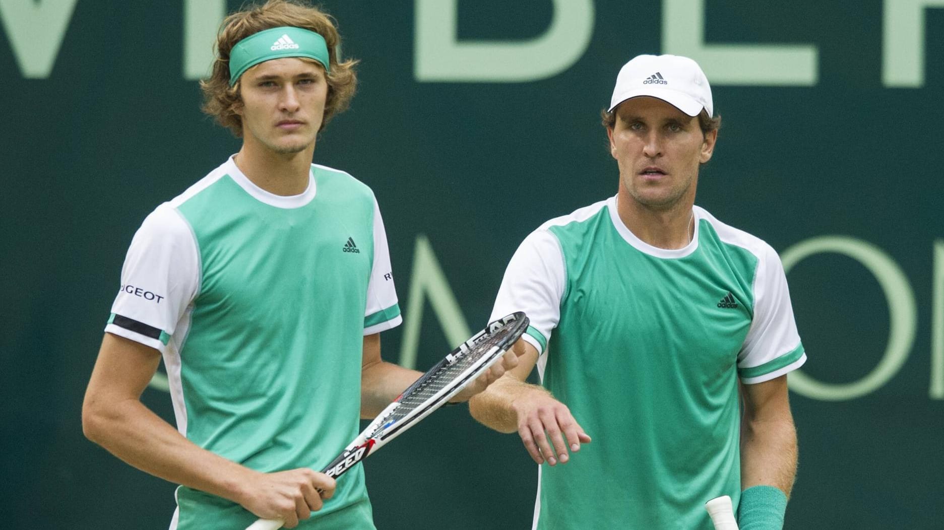 Die Zverev-Brüder Alexander (li.) und Mischa bei den Gerry Weber Open im Juni.