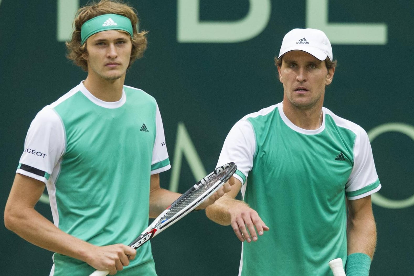 Die Zverev-Brüder Alexander (li.) und Mischa bei den Gerry Weber Open im Juni.