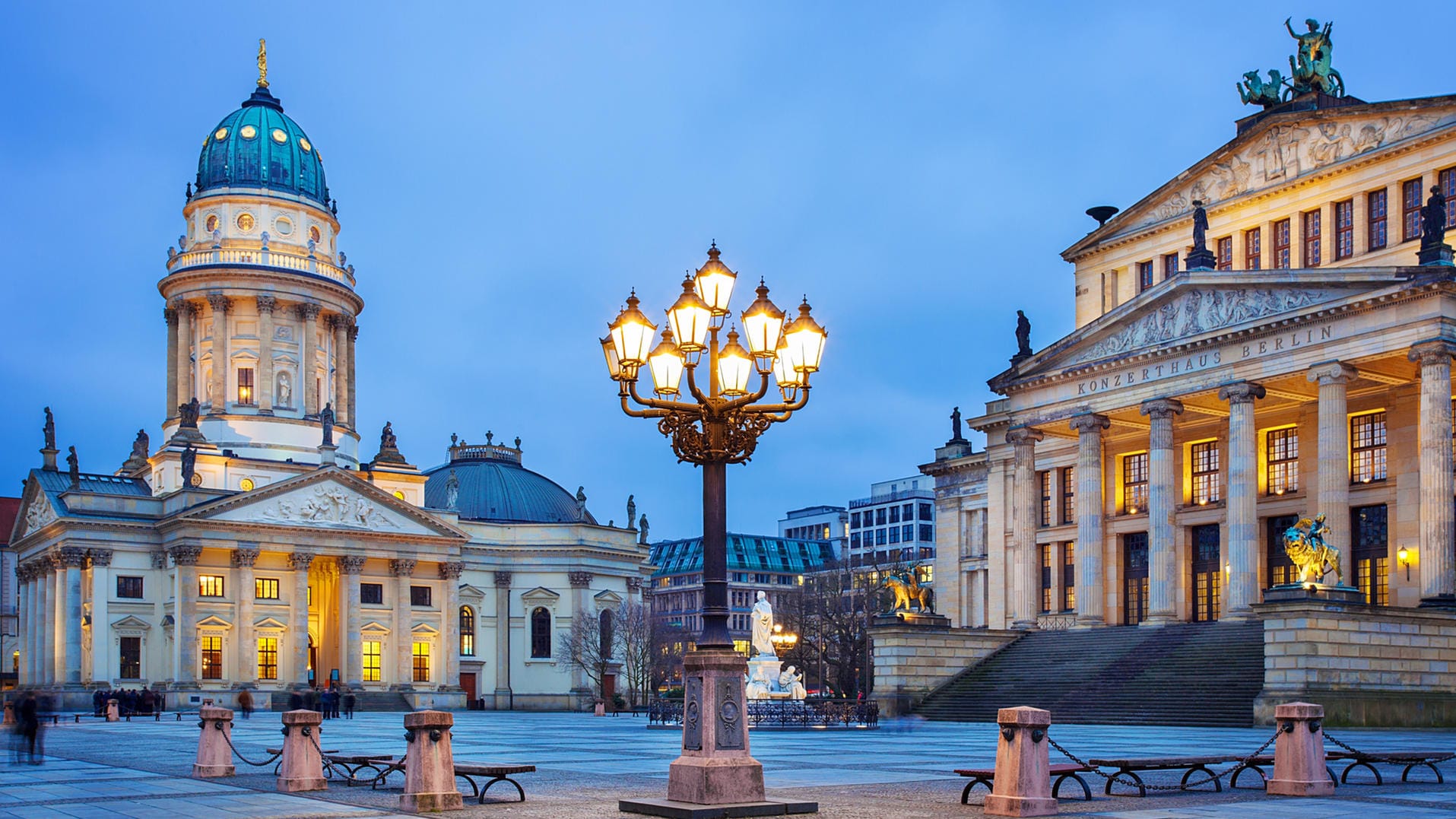 Gendarmenmarkt in Berlin bei Abend