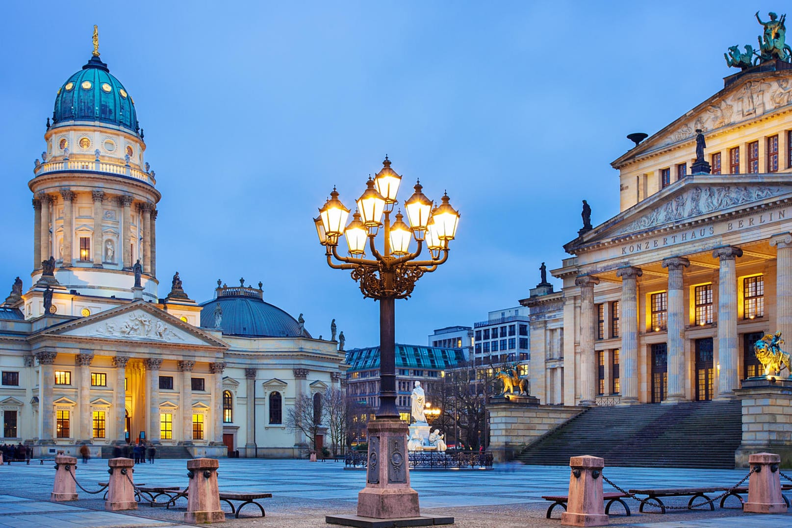 Gendarmenmarkt in Berlin bei Abend