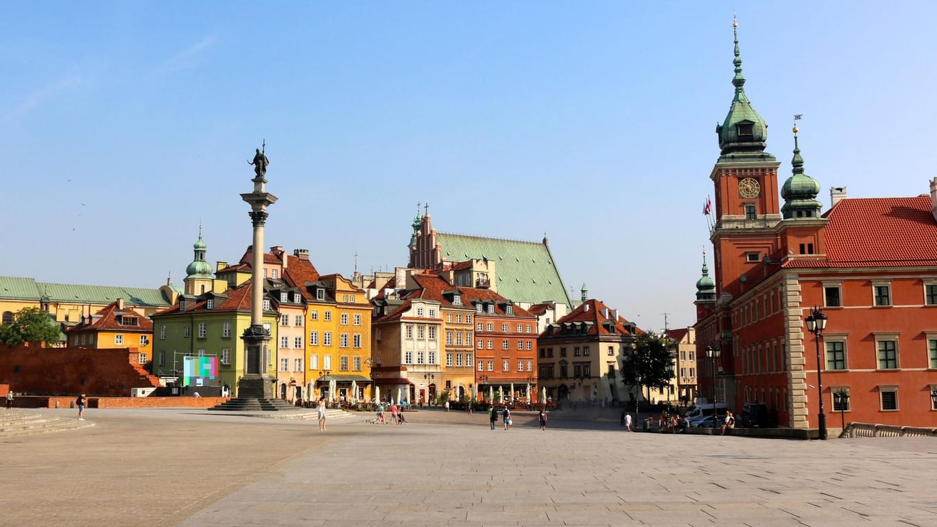 Schlossplatz mit Königsschloss und Sigismundsäule in Warschau