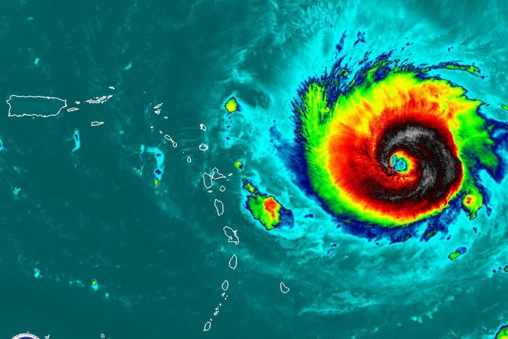 "Irma" ist in die höchste Hurrikan-Kategorie 5 gestuft worden und bewegt sich auf den US-Bundesstaat Florida zu.