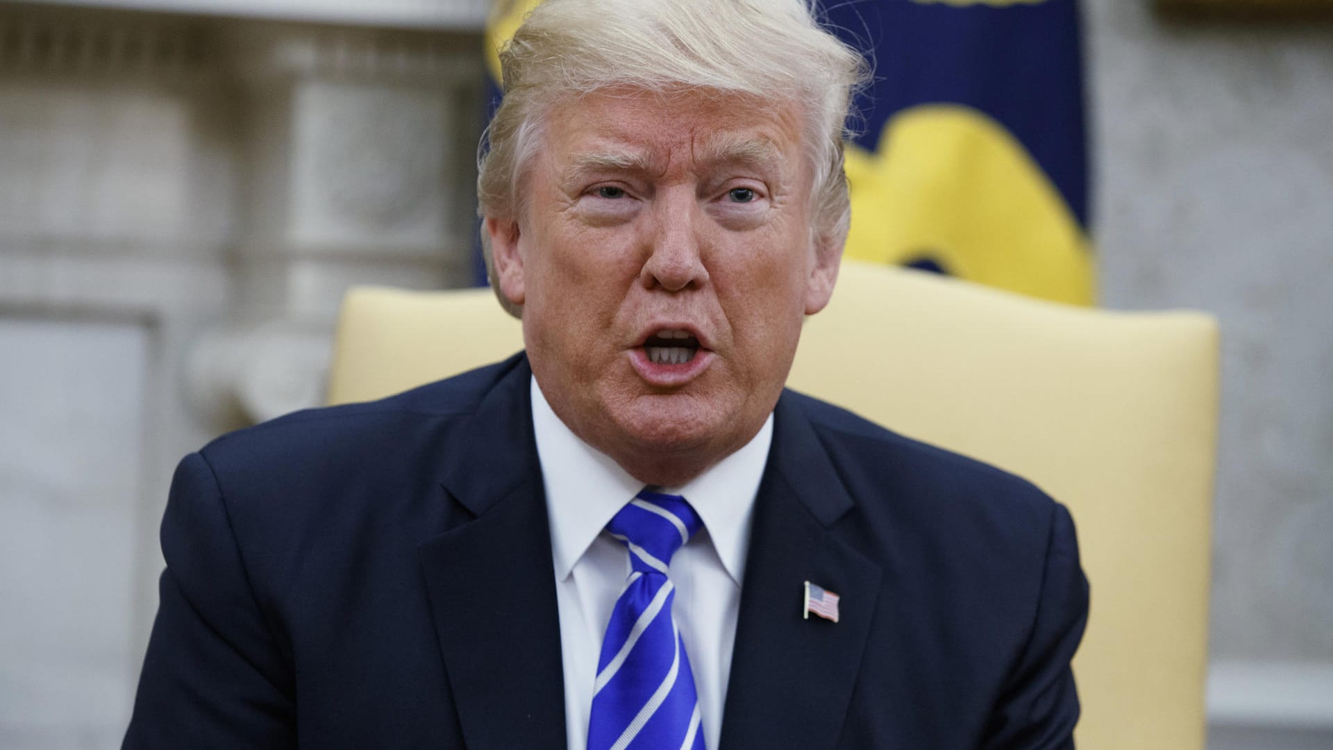 US-Präsident Donald Trump lobte die oppositionellen Demokraten für die erreichte Übereinkunft in Sachen Haushalt. US-Präsident Donald Trump lobte die oppositionellen Demokraten für die erreichte Übereinkunft in Sachen Haushalt.