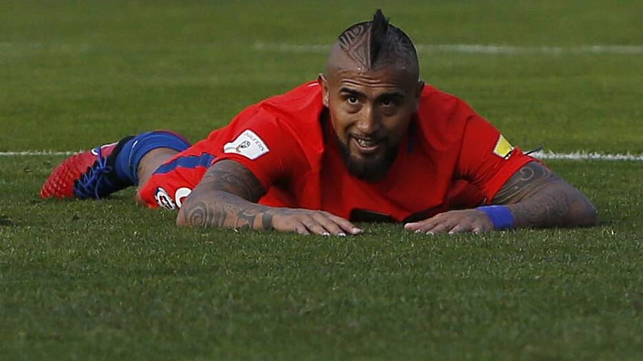 Arturo Vidal bei der Pleite gegen Bolivien. Zwei Spiele hat er noch, um sein vorzeitiges Karriereende abzuwenden.