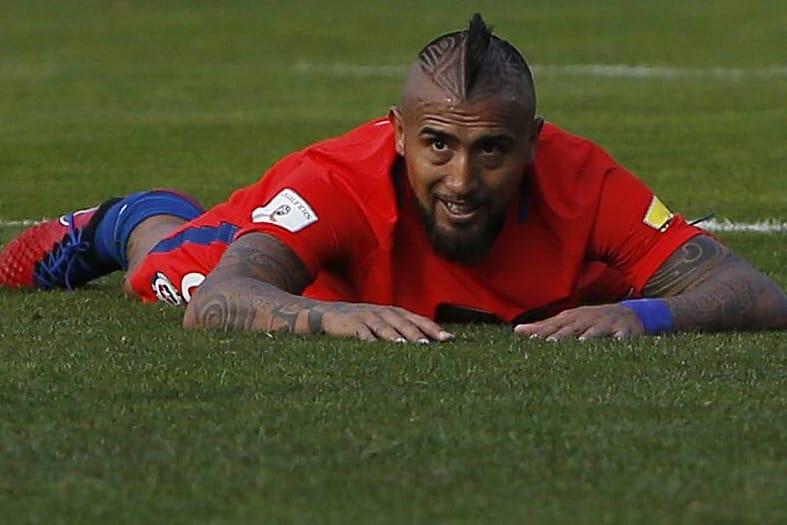 Arturo Vidal bei der Pleite gegen Bolivien. Zwei Spiele hat er noch, um sein vorzeitiges Karriereende abzuwenden.