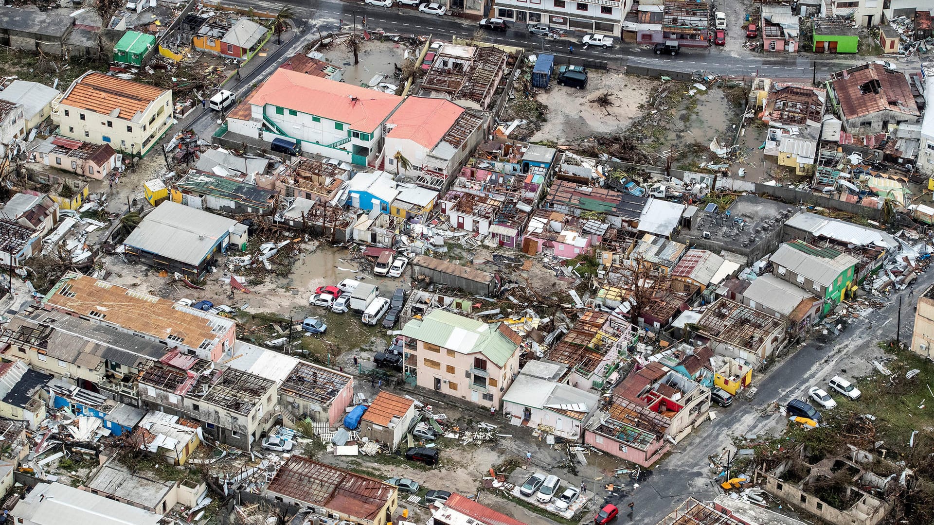 Hurrikan "Irma" hat in der Karibik mindestens zehn Menschen getötet, mehrere Inseln verwüstet - unter anderem auf St. Barths und im französischen Teil von St. Martin.