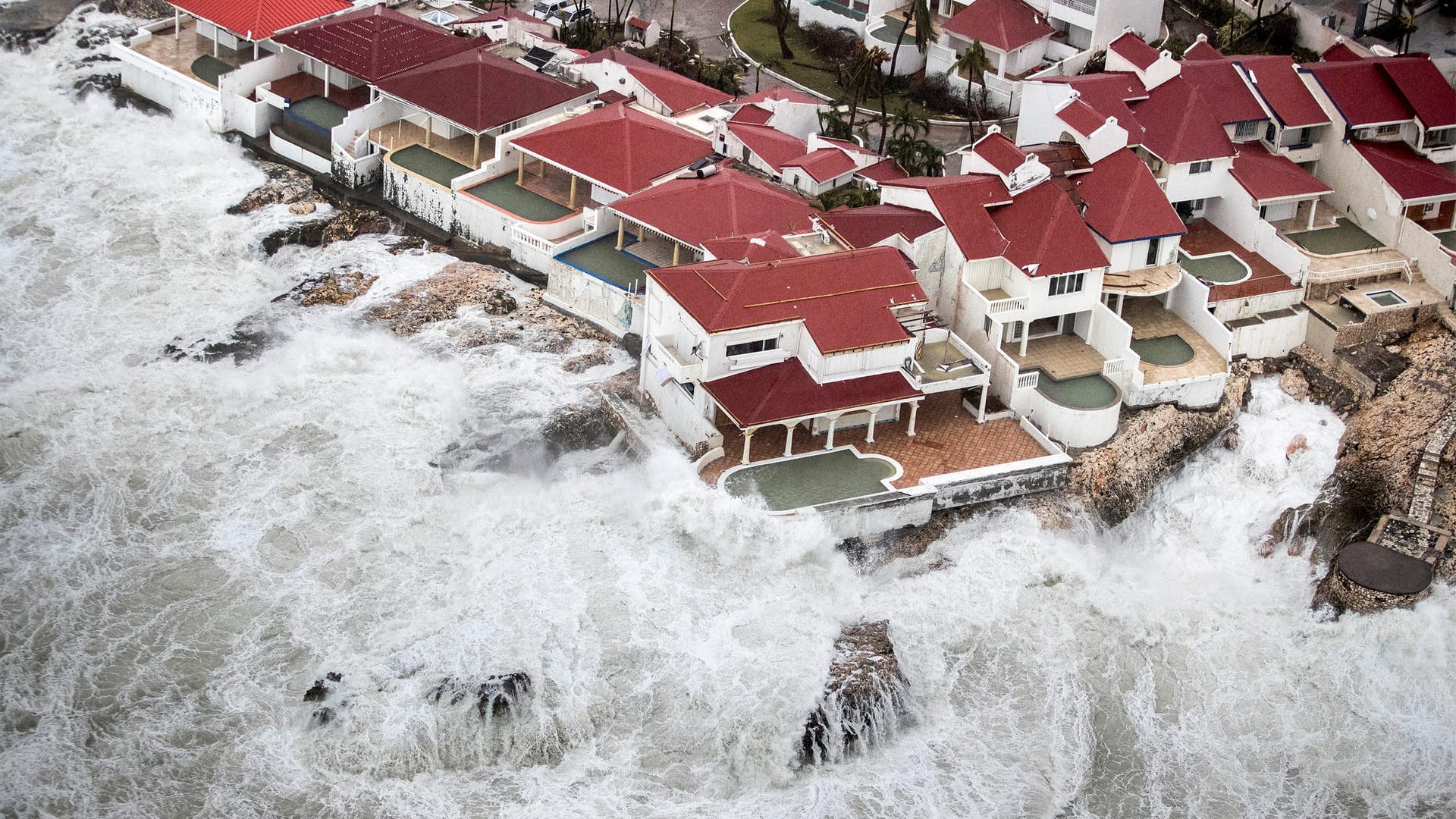 Ausläufer des Hurrikans "Irma" treffen auf die Küste der Karibikinsel Saint-Martin.