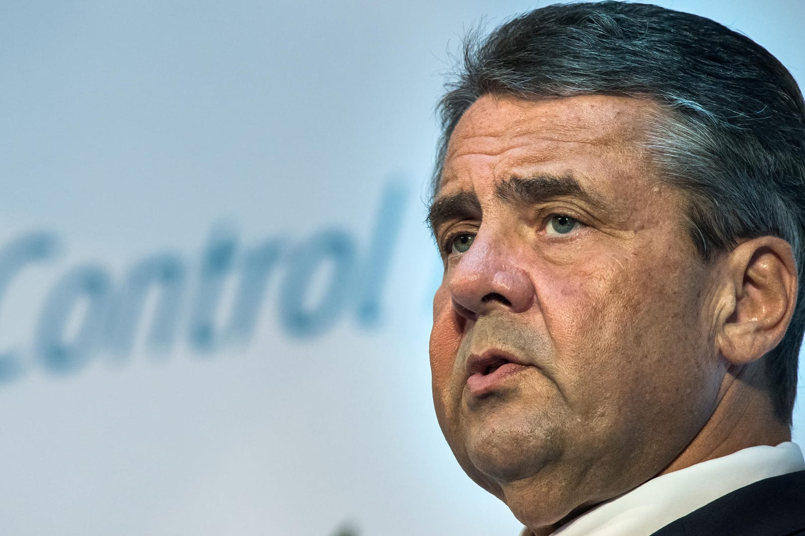 Außenminister Sigmar Gabriel kritisiert scharf die Reaktion der ungarischen Regierung auf die Entscheidung des höchsten europäischen Gerichts zur Flüchtlingsquote.