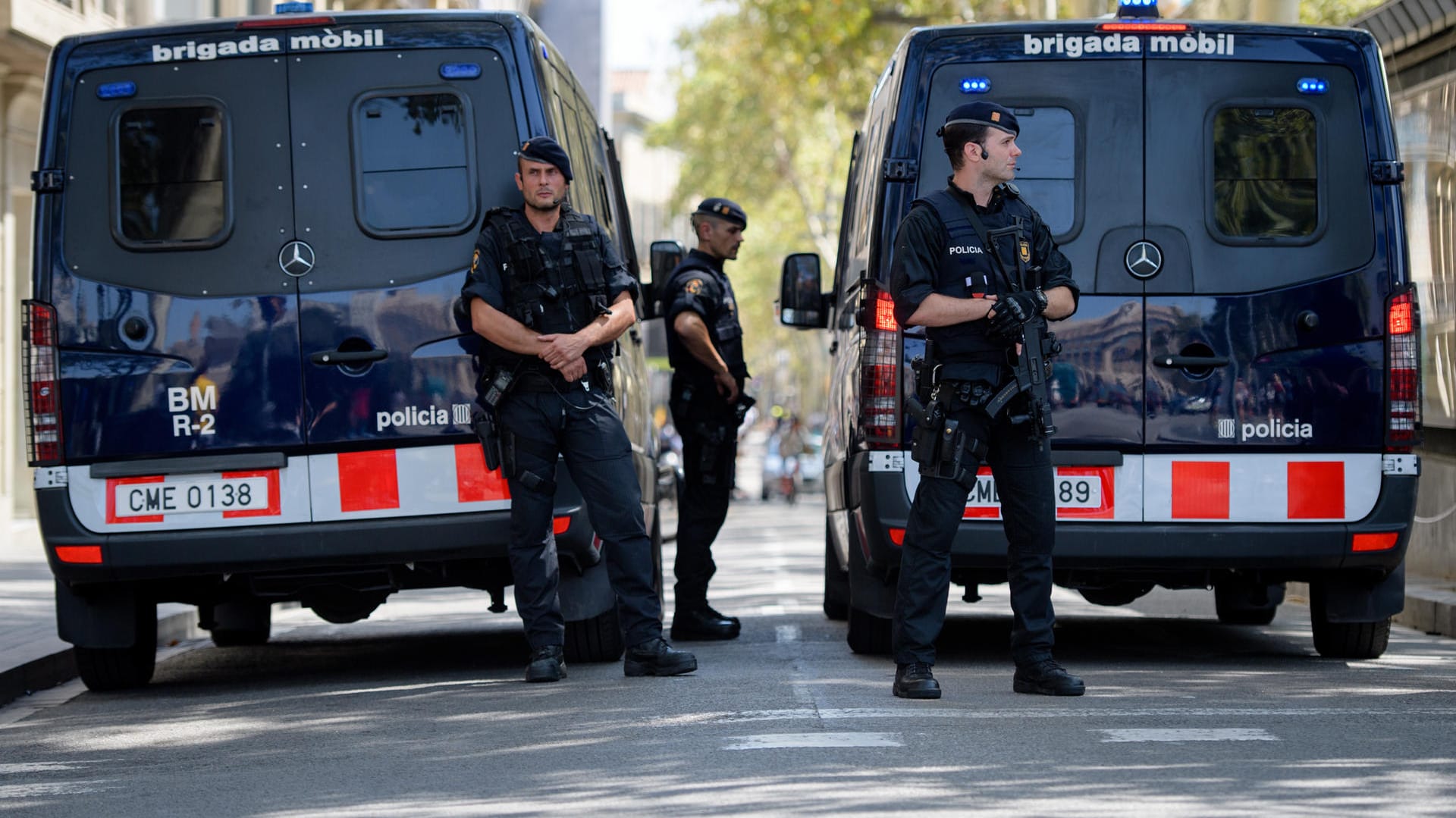 Ist die Polizei nach einem Terroranschlag vor Ort, sollten Sie immer ihre Anweisungen befolgen.