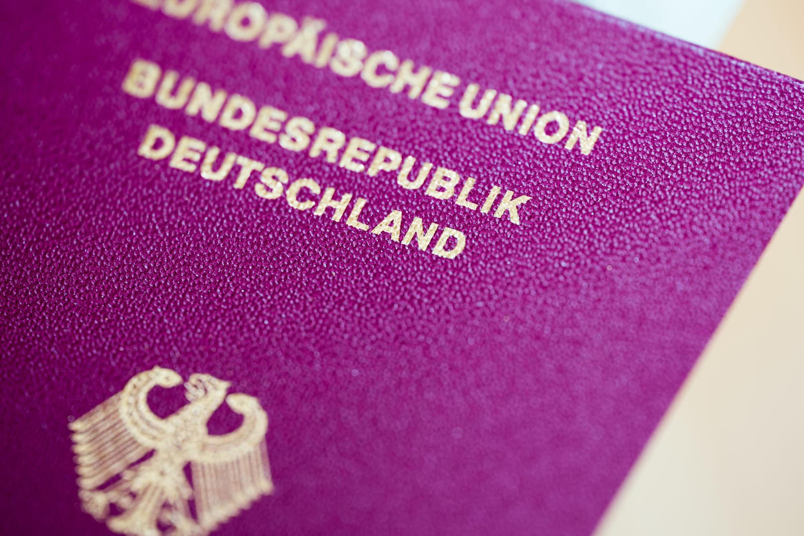 Die Zahl von US-amerikanischen NS-Opfern und ihren Nachfahren, die seit der Wahl des US-Präsidenten Donald Trump einen deutschen Pass haben wollen, ist erheblich gestiegen. (Symbolbild)