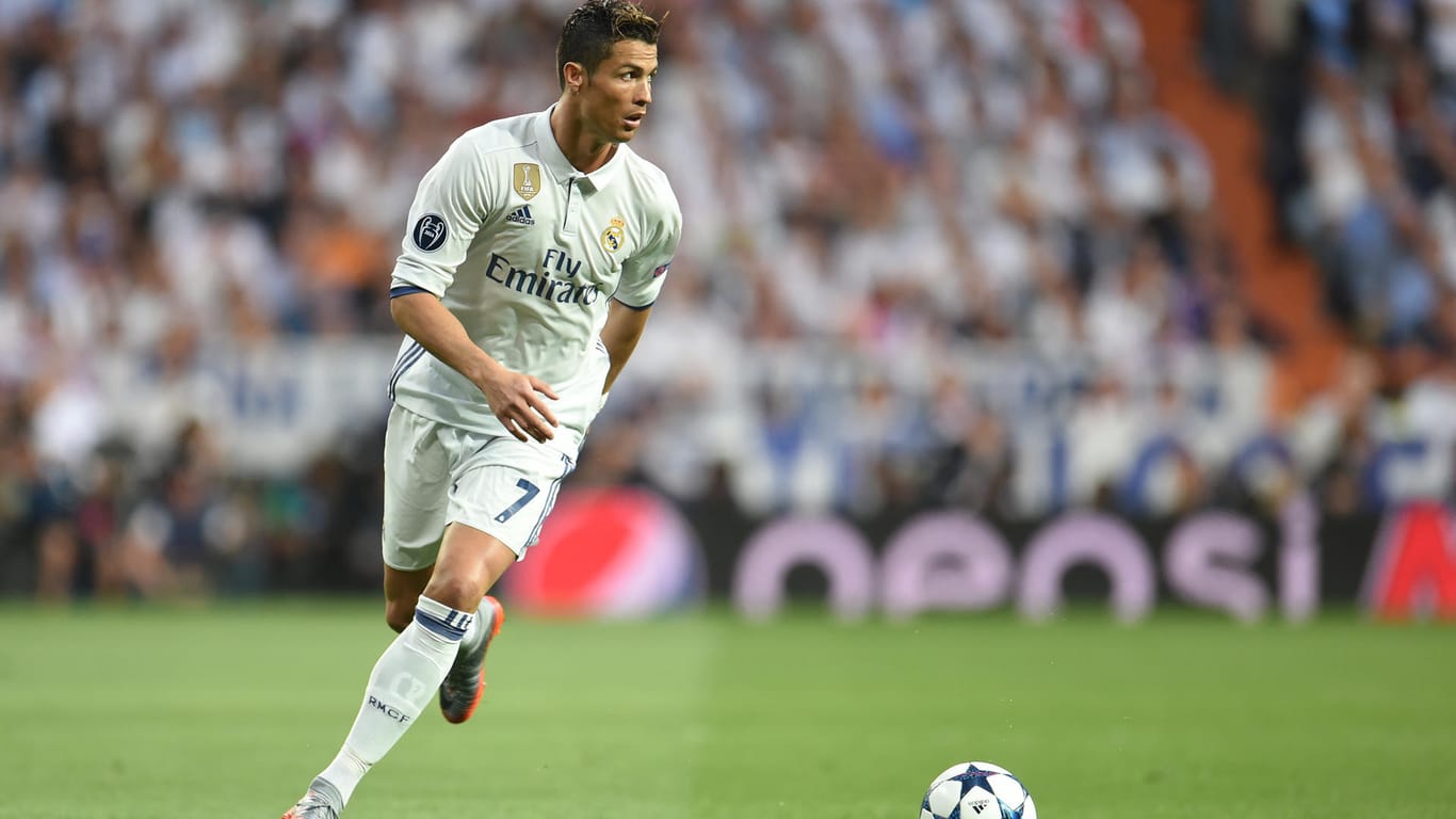 Cristiano Ronaldo spielt seit 2009 bei Real Madrid und wurde viermal Weltfußballer.