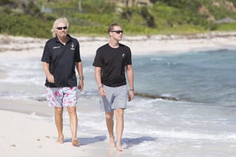 Richard Branson, Gründer der Fluglinie "Virgin", (hier mit seinem Sohn Sam) vermietet seine Privatinsel an wohlhabende Gäste.