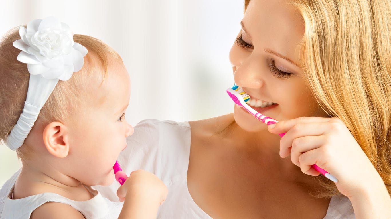 Zähneputzen ist wichtig, um Karies zu verhindern – auch schon bei kleinen Kindern.