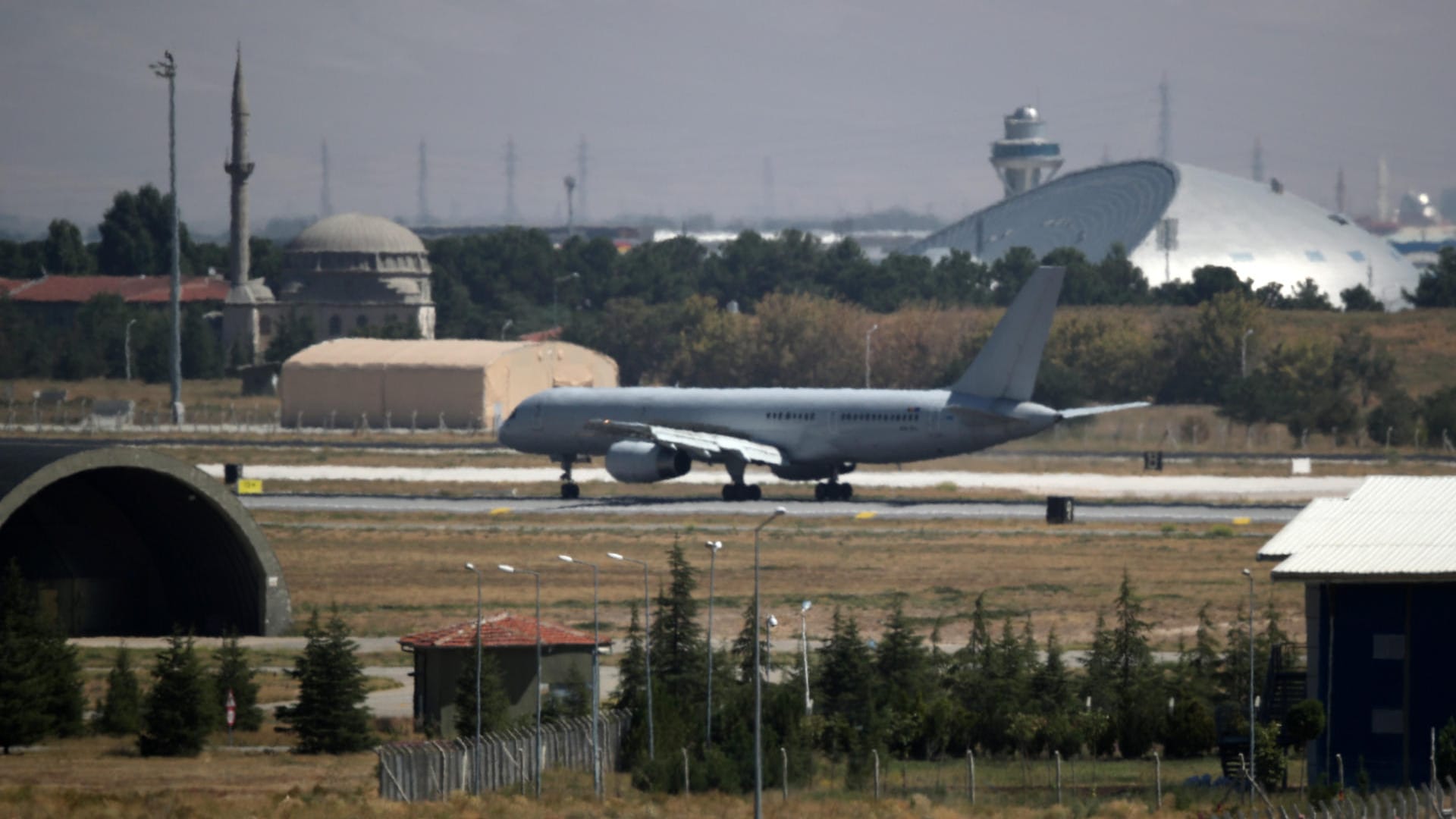 Nach langem Streit mit der türkischen Regierung haben mehrere Bundestagsabgeordnete am Freitag die deutschen Soldaten auf dem Nato-Stützpunkt Konya in der Türkei besucht. (Symbolbild) Nach langem Streit mit der türkischen Regierung haben mehrere Bundestagsabgeordnete am Freitag die deutschen Soldaten auf dem Nato-Stützpunkt Konya in der Türkei besucht. (Symbolbild)