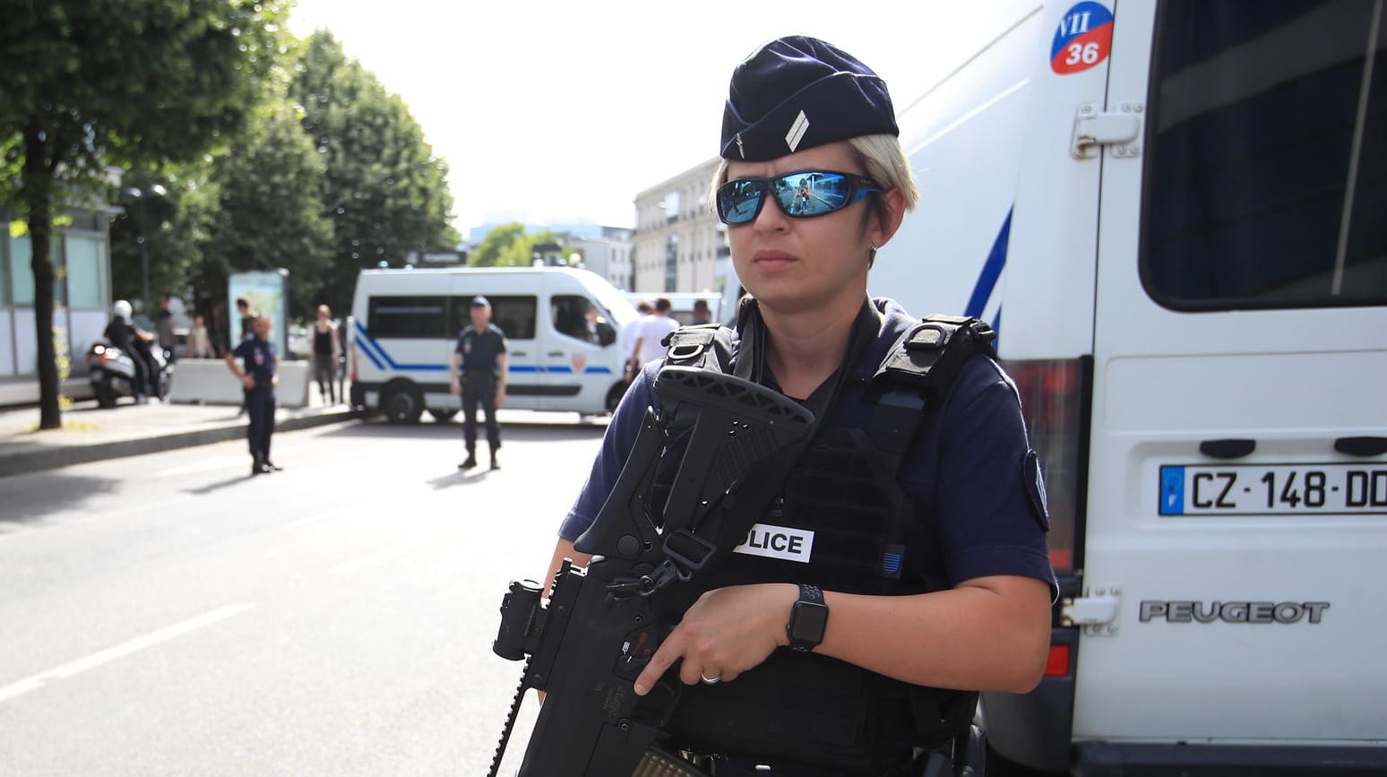 In Frankreich hat ein Polizist seine Frau und zwei gemeinsame Kinder erschossen.