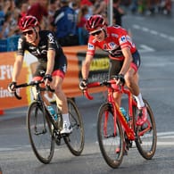 Mit seinem Sieg bei der Vuelta hat Chris Froome (Mitte) Radsport-Geschichte geschrieben.