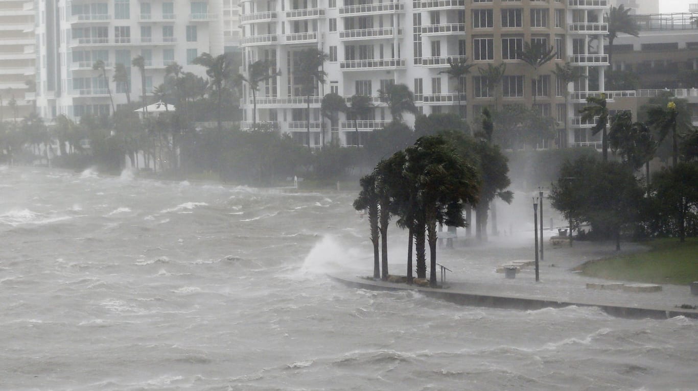 Sturmfluten in Miami während des Hurrikans "Irma" im Jahr 2017: Wetterkatastrophen werden laut des Befundes immer häufiger Metropolen treffen.
