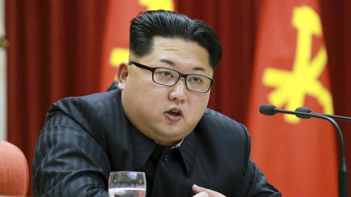 Nordkoreas Machthaber Kim Jong Un auf einer Veranstaltung des Zentralkomitees der Arbeiterpartei. (Archivbild)
