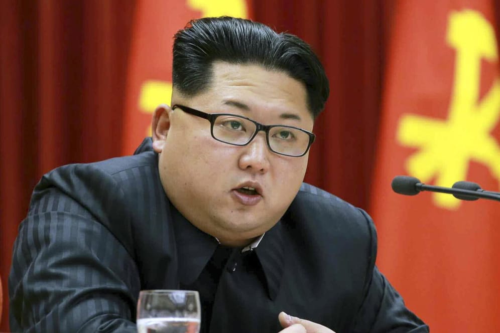 Nordkoreas Machthaber Kim Jong Un auf einer Veranstaltung des Zentralkomitees der Arbeiterpartei. (Archivbild)