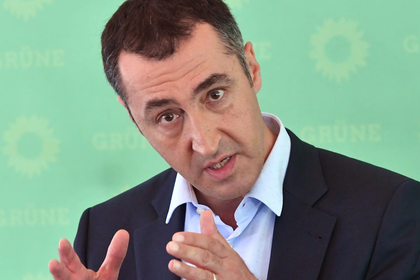 Cem Özdemir, Bundesvorsitzender von Bündnis 90/Die Grünen, stellt in Berlin bei einem Pressegespräch den Zukunftsplan "Energiewende" vor.