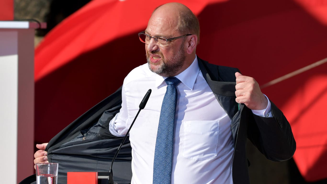 SPD-Kanzlerkandidat Martin Schulz bemüht sich im Wahlkampf, verliert aber in den Umfragen immer weiter an Boden.
