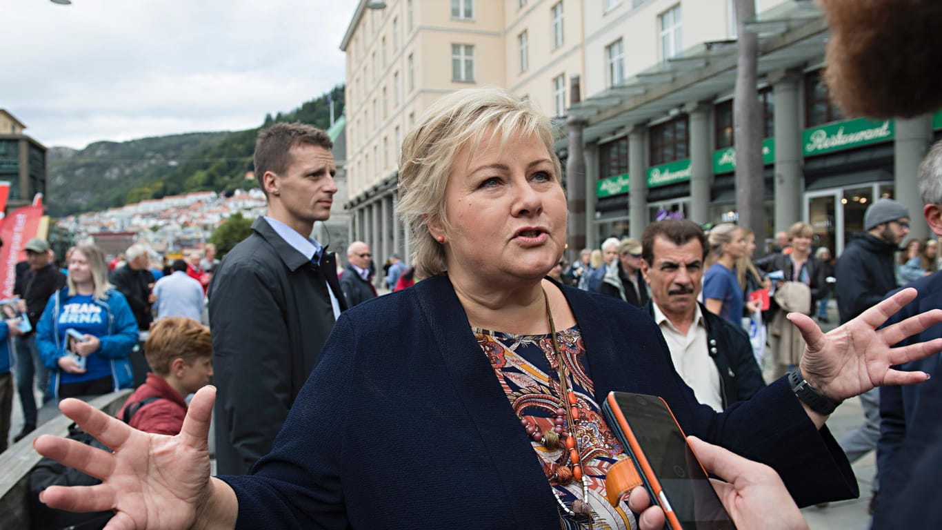 Die norwegische Ministerpräsidentin Erna Solberg bleibt Regierungschefin.