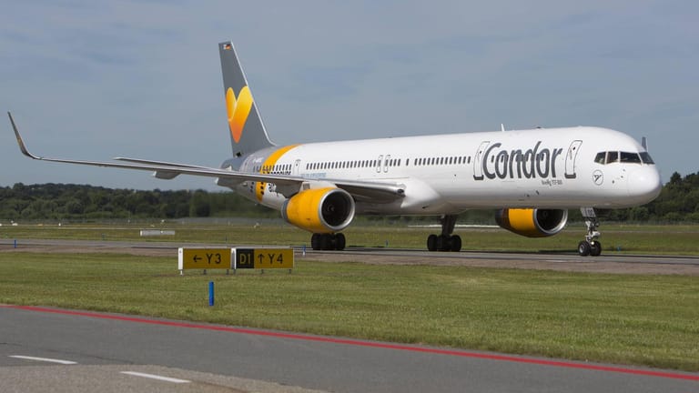 Fluggäste von Condor landeten mit fast drei Tagen Verspätung am Flughafen Köln/Bonn.
