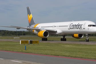 Fluggäste von Condor landeten mit fast drei Tagen Verspätung am Flughafen Köln/Bonn.