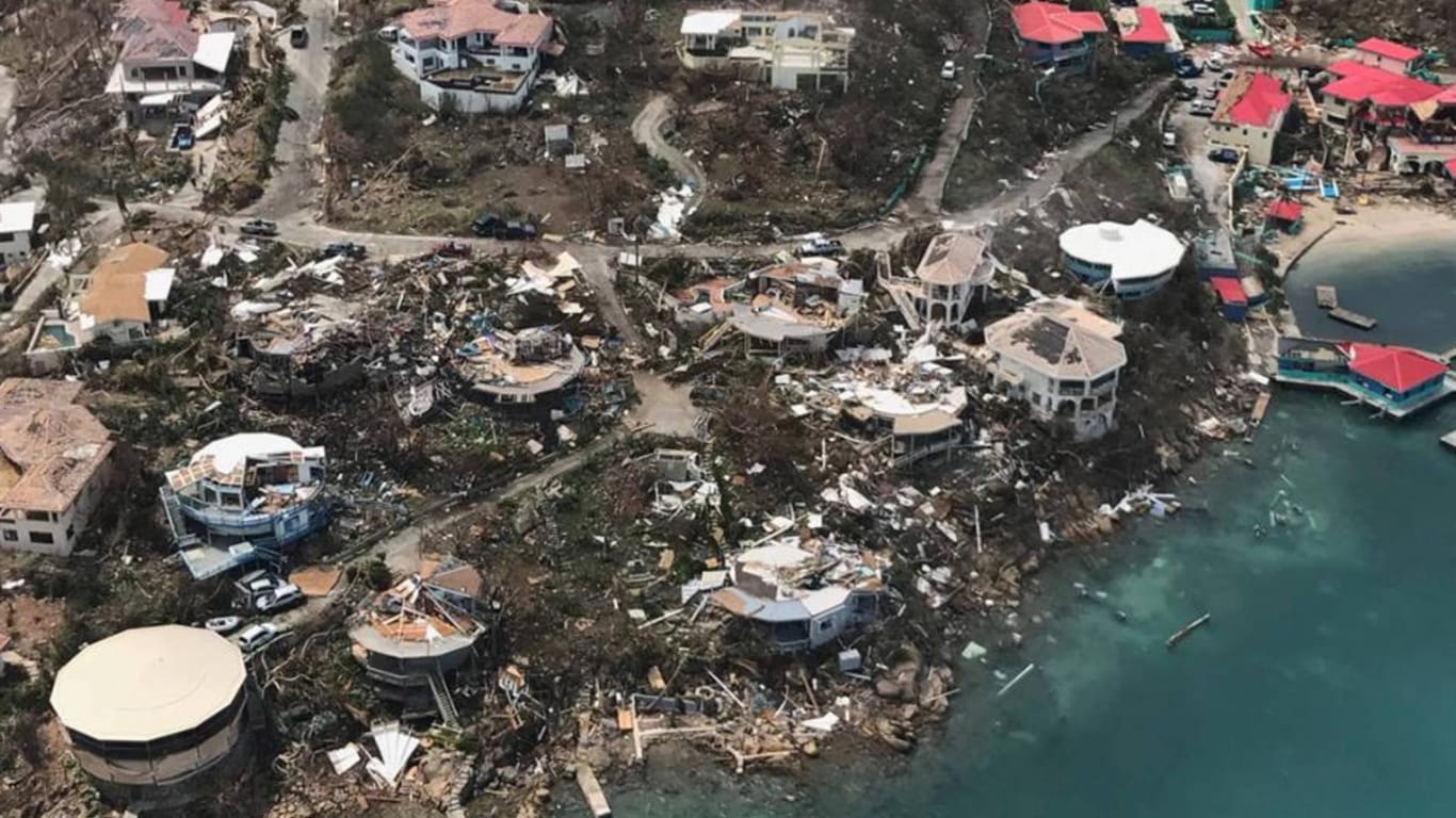 Der Milliardär Richard Branson ist nach Puerto Rico gereist, um dort Hilfsaktionen und Wiederaufbaupläne für die Karibik anzustoßen.