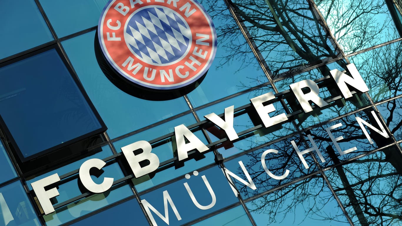 Bayern München ist mit 27. Deutschen Meisterschaften Rekordhalter. Auf das Vereinsgelände an der Säbener Straße strömen zu den Trainingseinheiten zahlreiche Anhänger. Bei der Vereinsmarkenstudie der TU Braunschweig schnitt der Klub allerdings schlecht ab.