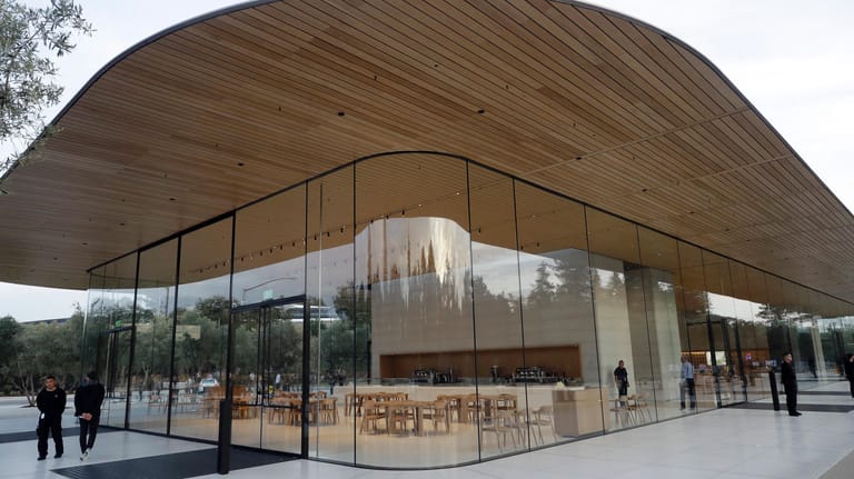 Ruhe vor dem Sturm: Das Besucherzentrum im neuen Firmensitz Apple Park.