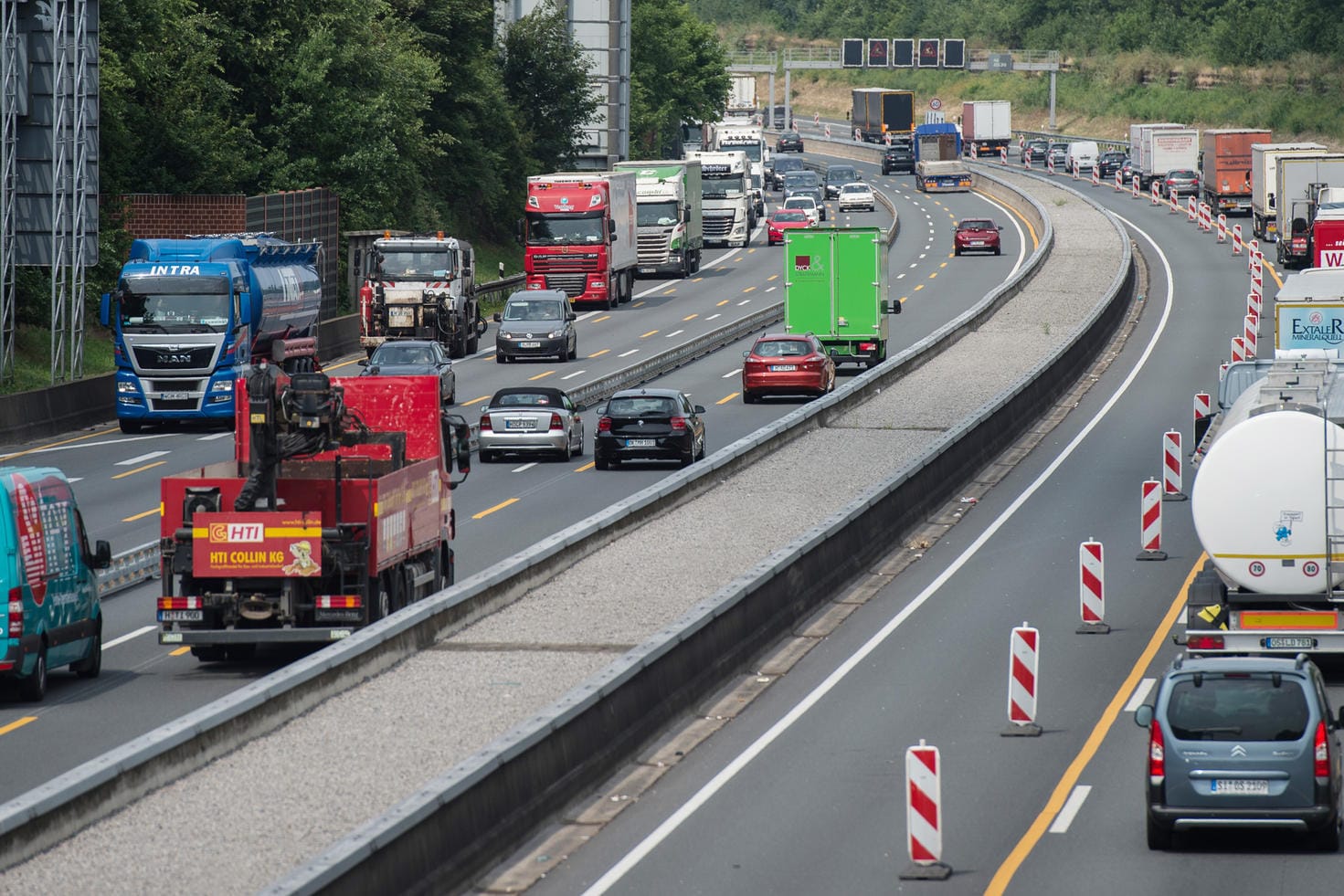 Die A2 Richtung Oberhausen wurde voll gesperrt und es bildete sich ein kilometerlanger Stau.