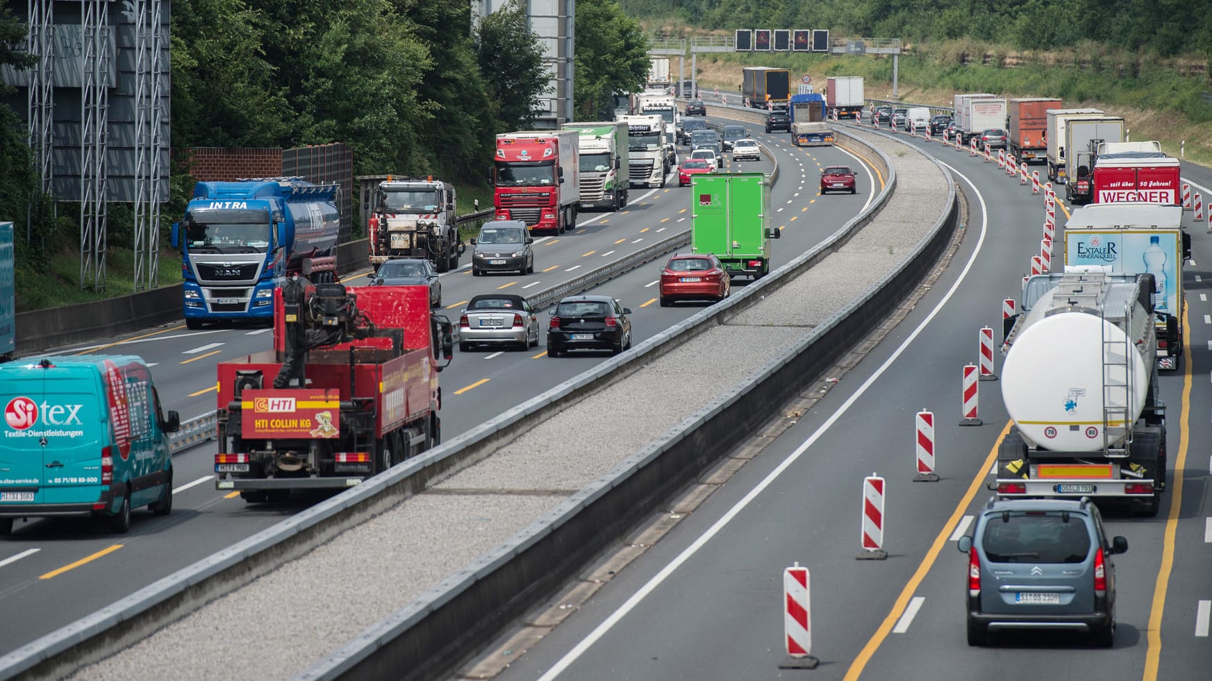 Die A2 Richtung Oberhausen wurde voll gesperrt und es bildete sich ein kilometerlanger Stau.