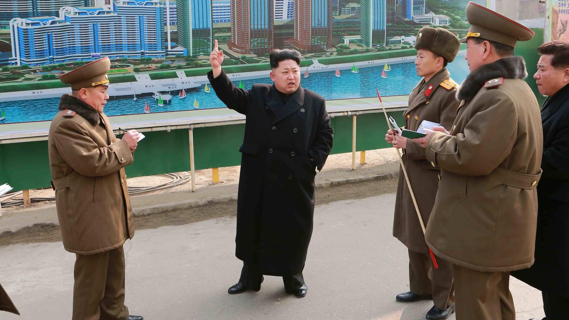 Kim Jong Un hält trotz internationalem Druck an seinem umstrittenen Atomprogramm fest. Kim Jong Un hält trotz internationalem Druck an seinem umstrittenen Atomprogramm fest.