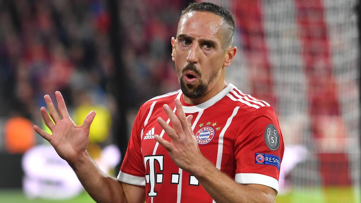 Franck Ribéry zeigte sich unzufrieden mit der Leistung der Bayern - und seiner Auswechslung nach einer Stunde.