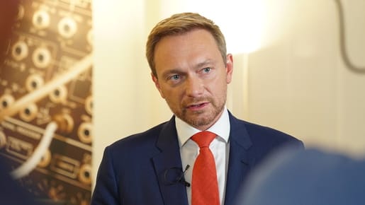 Christian Lindner, Spitzenkandidat und Vorsitzender der FDP, stellte sich den Fragen von t-online.de.