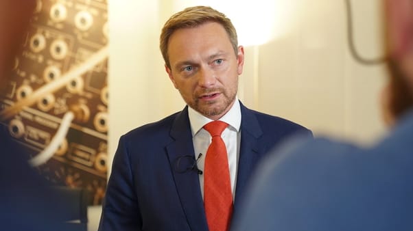 Christian Lindner, Spitzenkandidat und Vorsitzender der FDP, stellte sich den Fragen von t-online.de.