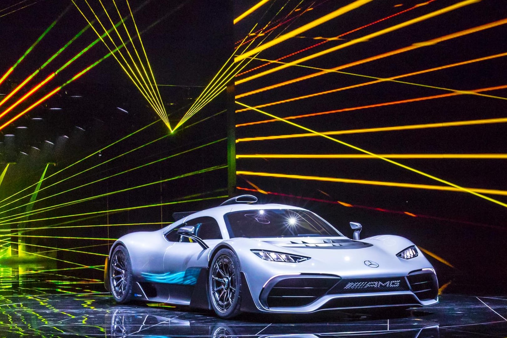 Auf der IAA 2017 zeigt Mercedes-AMG erstmalig das seriennahe Supersportwagen-Showcar Project One.
