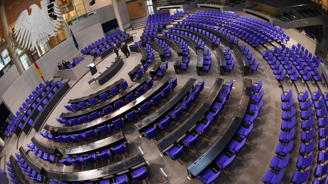 Geht es nach den aktuellen Fraktionen im Bundestag, könnten Politiker bald länger in ihre Ämter gewählt werden als bisher. Eine Abstimmung in der nächsten Regierungsperiode soll darüber Klarheit schaffen.