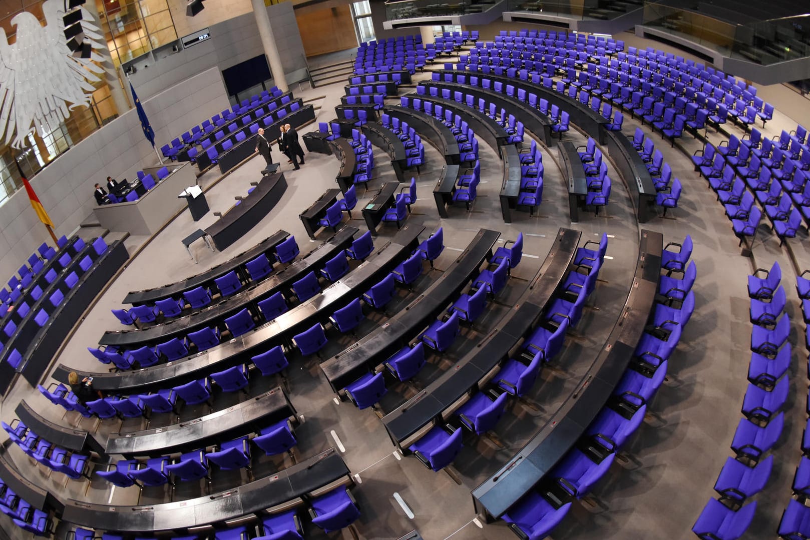 Geht es nach den aktuellen Fraktionen im Bundestag, könnten Politiker bald länger in ihre Ämter gewählt werden als bisher. Eine Abstimmung in der nächsten Regierungsperiode soll darüber Klarheit schaffen.