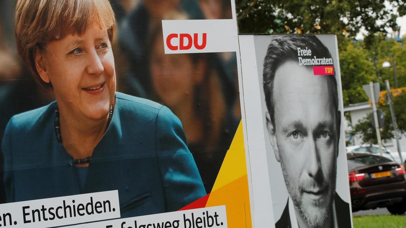 Eine schwarz-gelbe Mehrheit ist für Angela Merkel laut einer neuen Forscher-Prognose wahrscheinlich