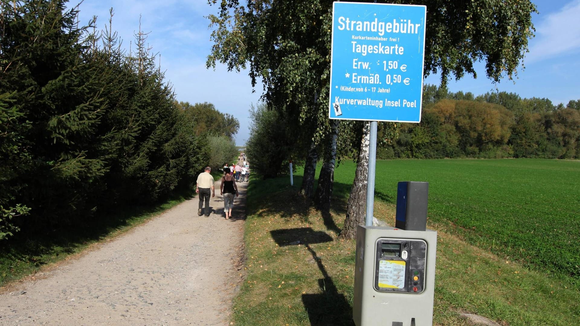 Automatenkasse für Strandgebühr auf der Insel Poel in Mecklenburg-Vorpommern.