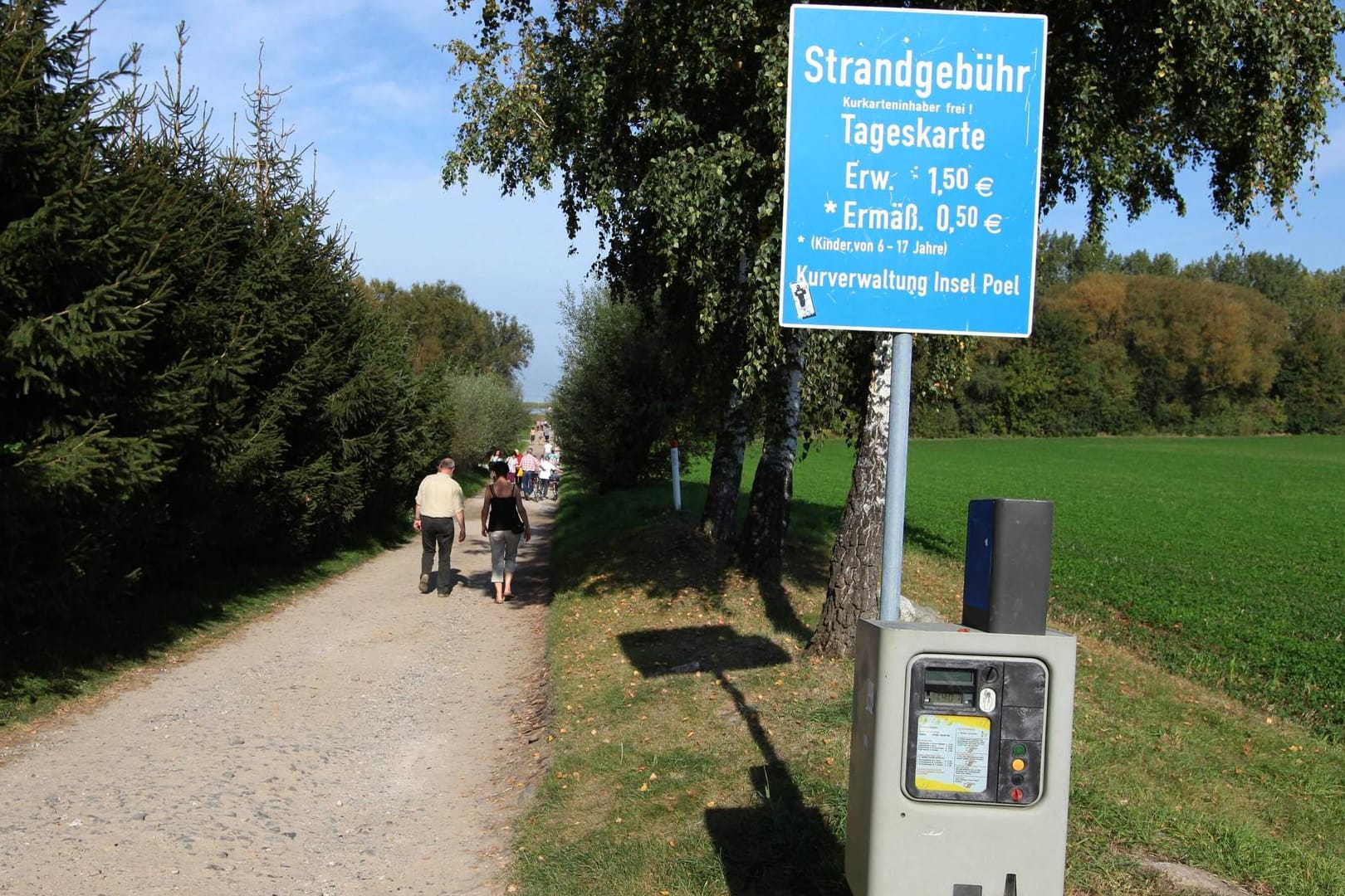 Automatenkasse für Strandgebühr auf der Insel Poel in Mecklenburg-Vorpommern.