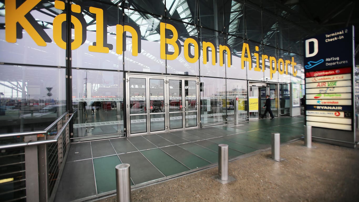 Wegen eines Drohanrufs ist auf dem Flughafen Köln/Bonn eine Maschine der Fluggesellschaft Turkish Airlines unmittelbar vor dem Start gestoppt worden.